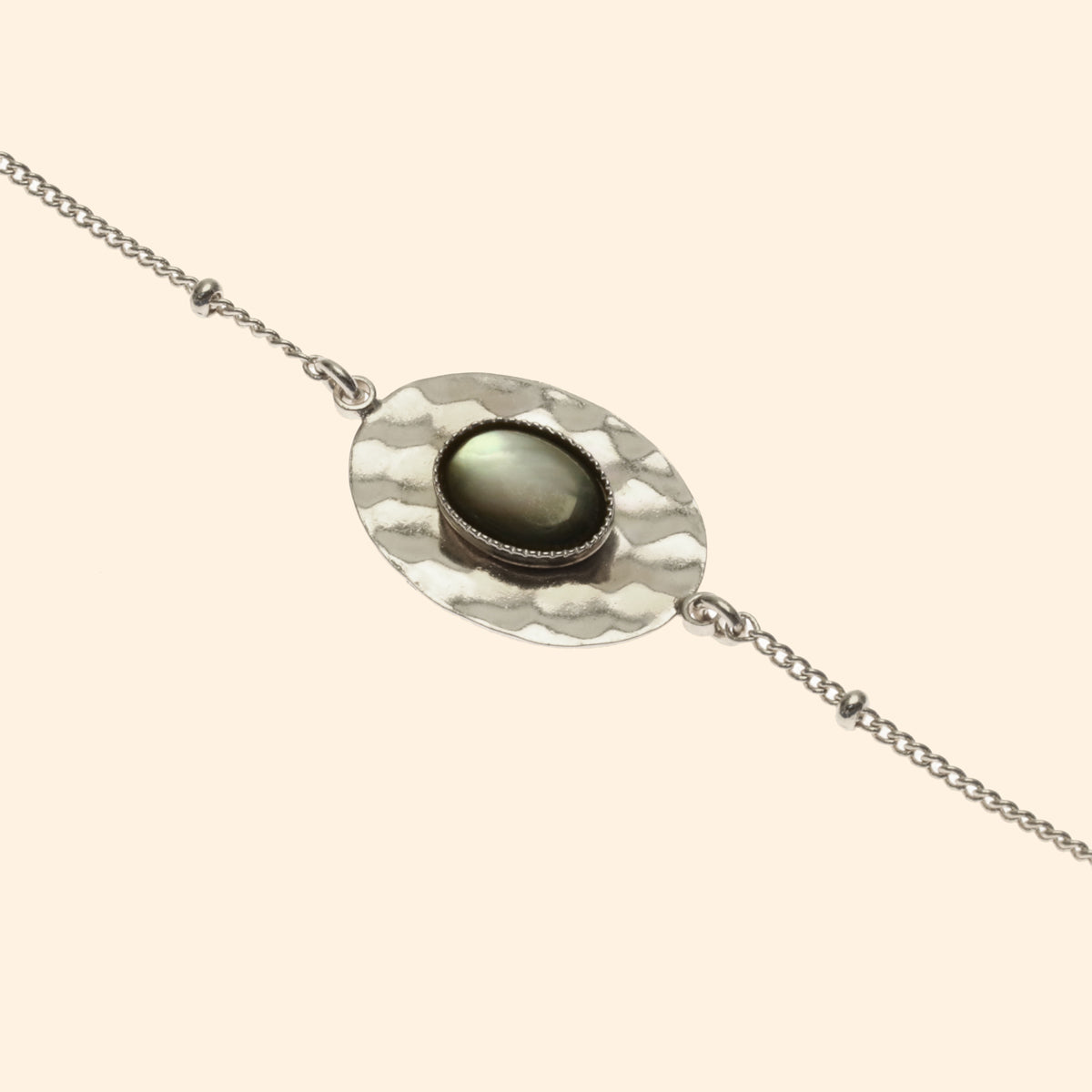 Bracelet martelée ajustable argent pierre nacre noir