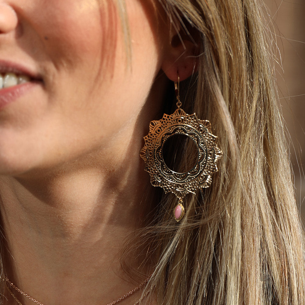 Boucles lotus ajouré doré pierre naturelle