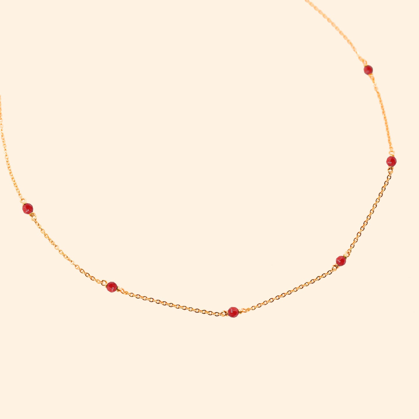 Collier chaine fine petites pierres semi-précieuses