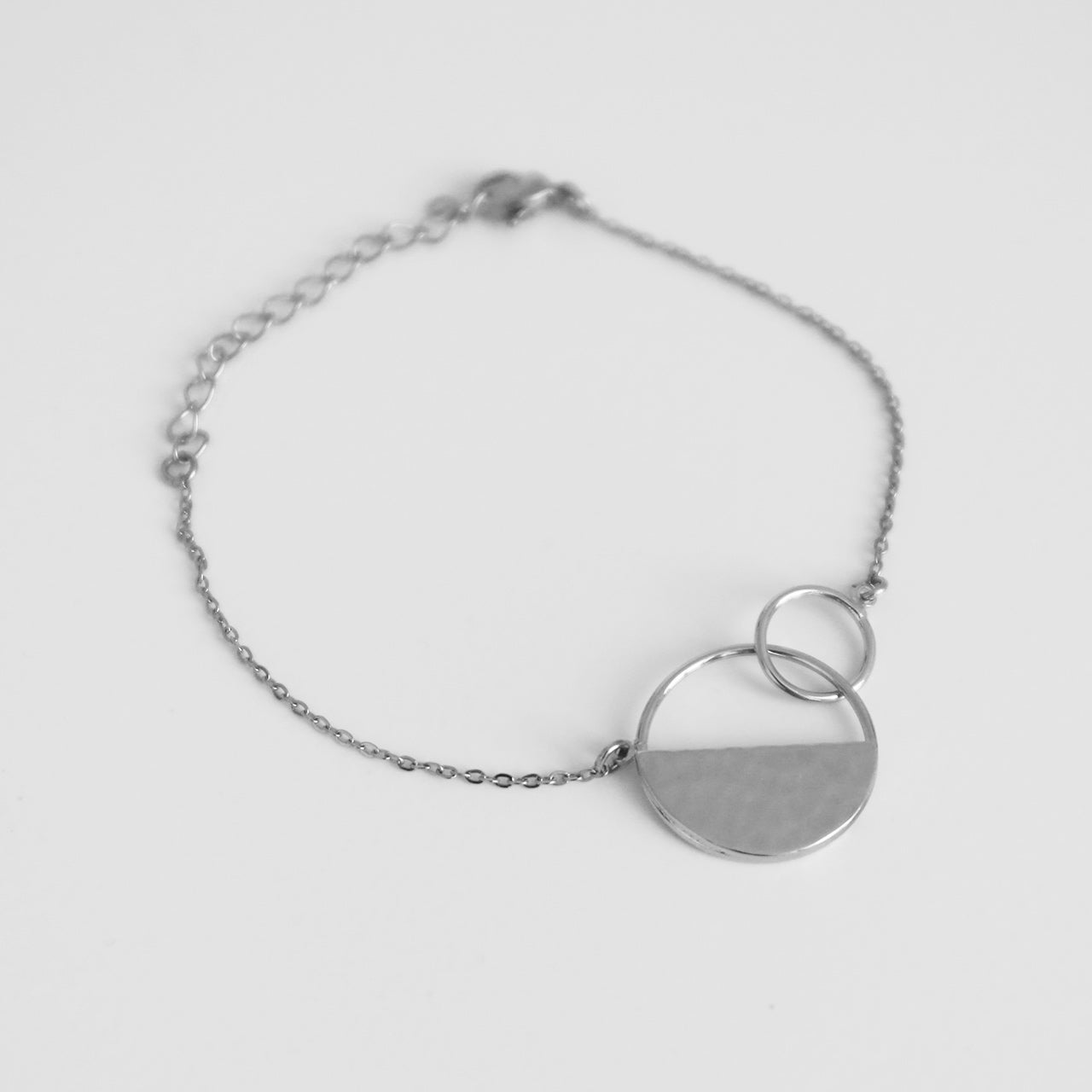 Bracelet demi lune martelée argent