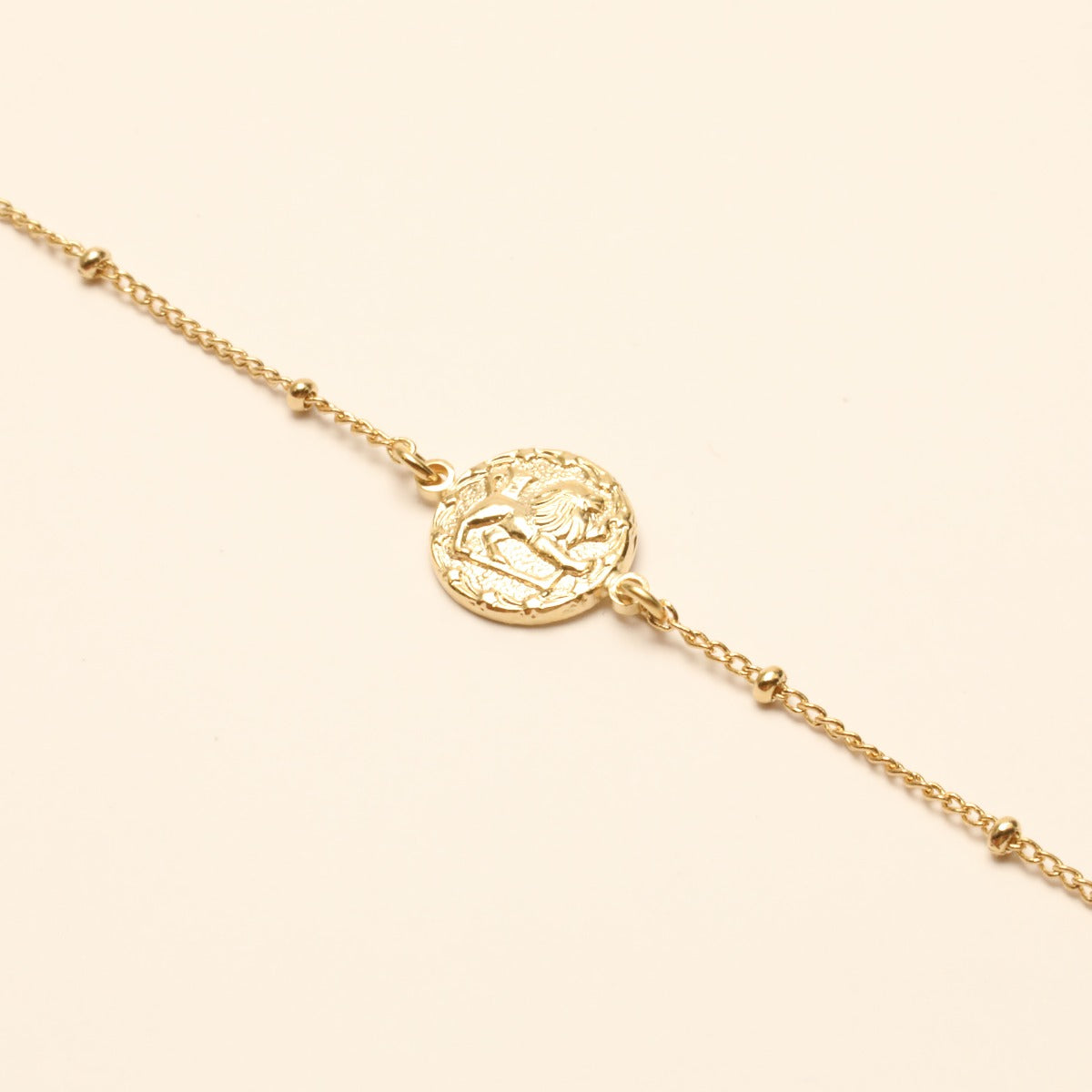 Collier ajustable signe astrologique lion doré