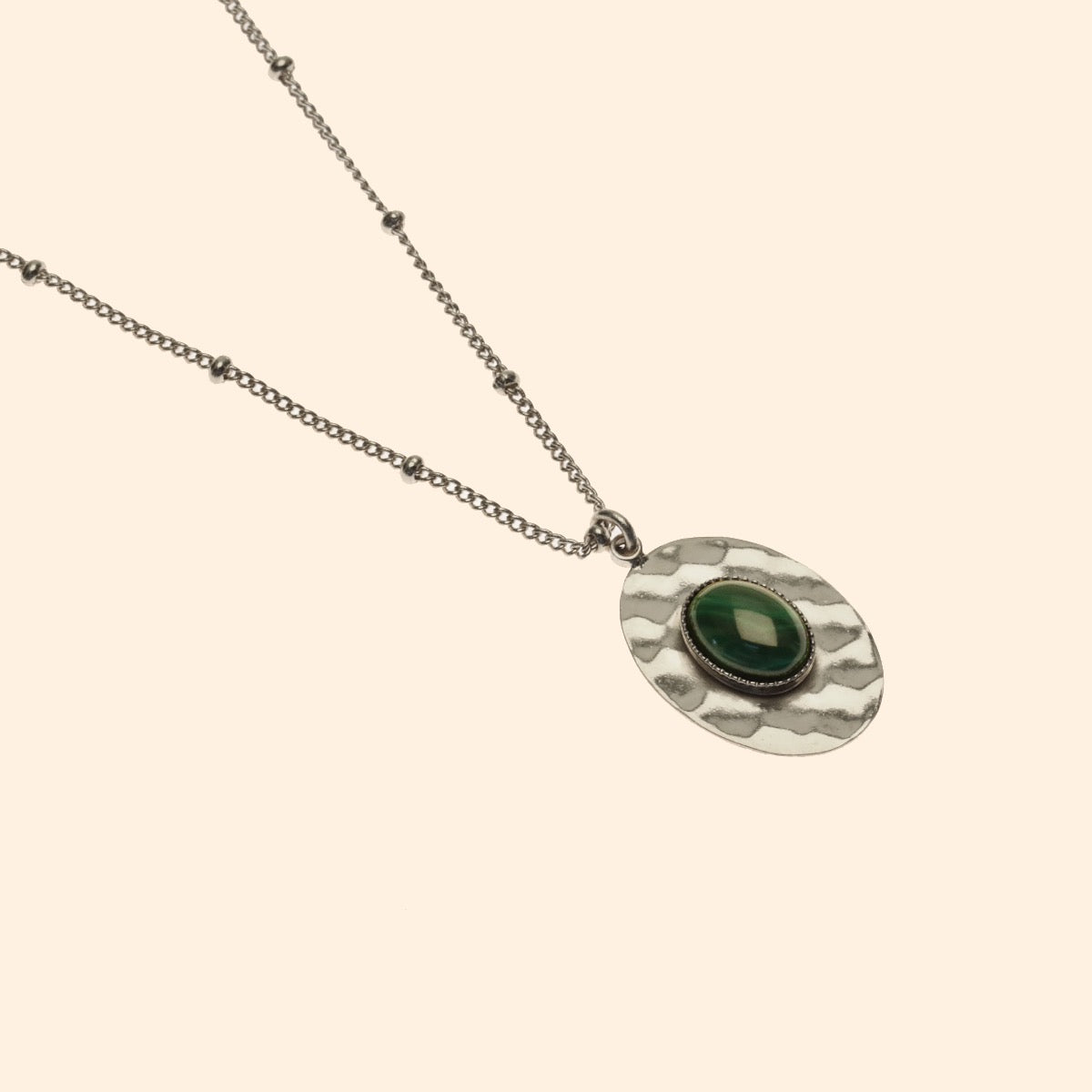 Collier argent ovale martelé pierre malachite