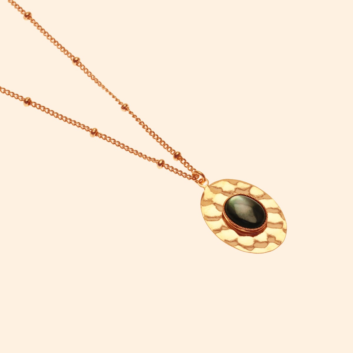 Collier chaine fine avec pierre naturelle
