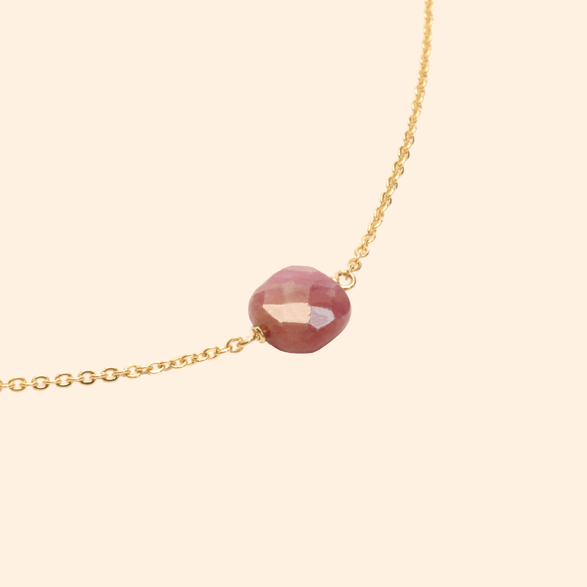 Collier ajustable doré pierre rubis rouge